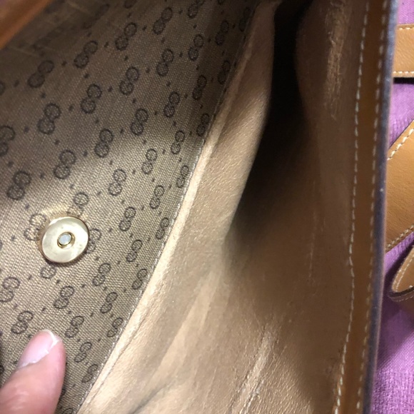 Sold Authentic Gucci Vintage Sling Bag - Picture 7 of 16